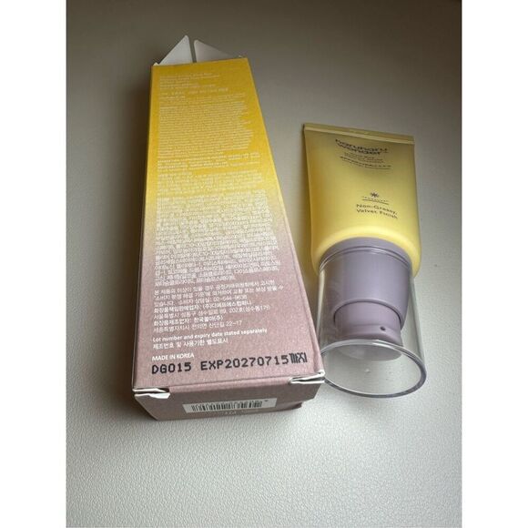 Haruharu Wonder Black Rice Moisture Airyfit Daily Sunscreen 50ml (1.69fl.oz) - Picture 7 of 9